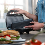 Picture of GRILL TOASTER BLACK & INOX 2-SLICE 850w WITH NON-STICK DETACHABLE PLATES 